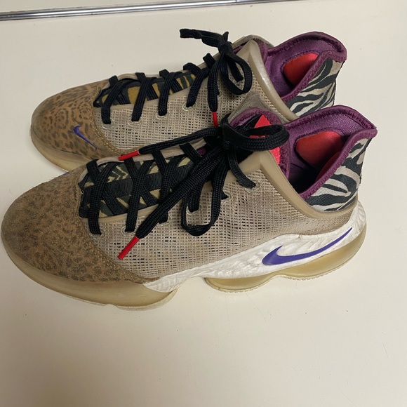 Nike‎ LeBron 19 Low Safari Men’s Size 7 main image 2